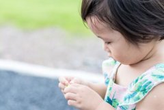 大热天宝宝易中暑，中暑症状以及家长如何预防中暑？