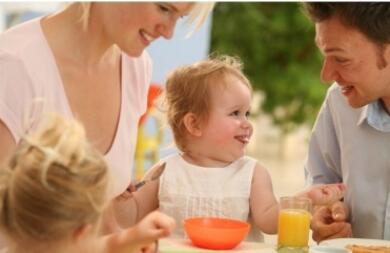 家长须知，婴儿智力发育与外界交流