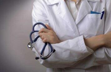 婴儿上吐下泻是怎么回事