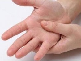 孕妇手心脚心发热是怎么回事_手心脚心发热怎么