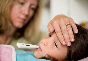 小儿手足口病初期症状_小儿手足口最早期图片