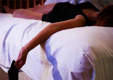 第一次进不去怎么办？初夜必备技巧第一次怎么进去