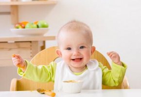 宝宝吐奶怎么回事？宝宝吐奶的原因，宝宝吐奶