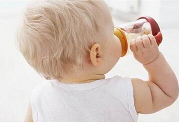 夏天宝宝不爱吃奶怎么办？