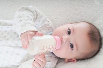 夏天宝宝不爱吃奶怎么办？