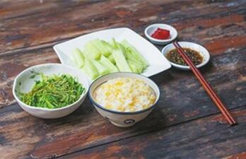 月经疹是怎么引起的 月经疹是过敏吗？