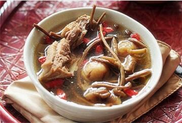 孕妇吃的鲫鱼汤怎么做 鲫鱼汤的做法大全