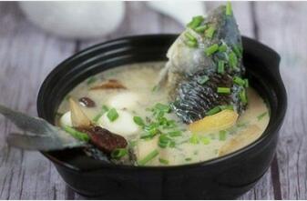 孕妇吃的鲫鱼汤怎么做 鲫鱼汤的做法大全