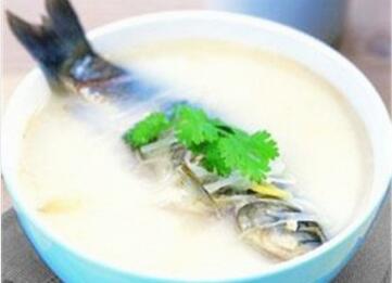 孕妇吃的鲫鱼汤怎么做 鲫鱼汤的做法大全