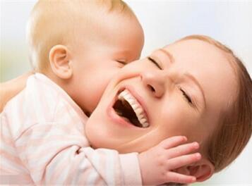 宝宝吃奶后吐奶和鼻孔出奶怎么回事