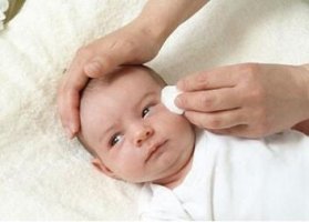 宝宝眼屎多是什么原因 眼屎多怎么办