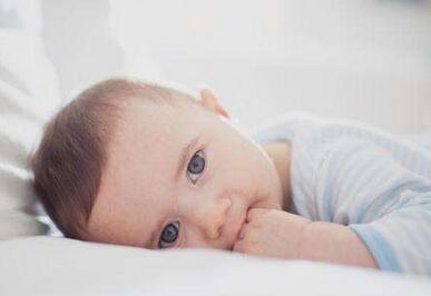 宝宝眼屎多是什么原因 眼屎多怎么办