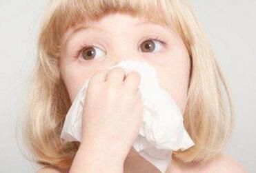 宝宝鼻塞怎么办？婴儿感冒鼻塞的原因和缓解办法