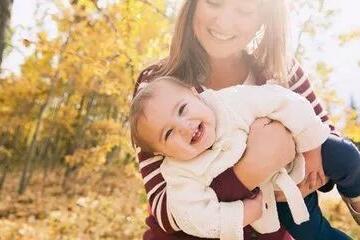 冬天新生儿晒太阳要注意什么？隔着玻璃晒太阳可以起到作用吗？