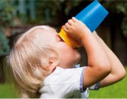 6个月宝宝每天喝多少水 宝宝正确喝水时间表