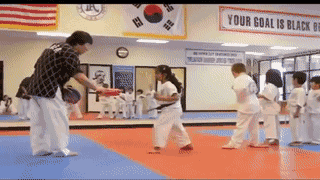 该给孩子学功夫吗？武术、跆拳道哪个更适合学？