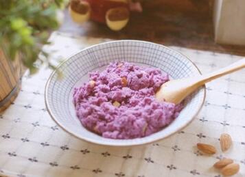 宝宝辅食紫薯粥的做法