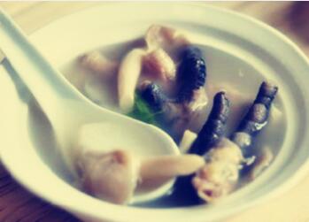 鸡爪丰胸汤的做法