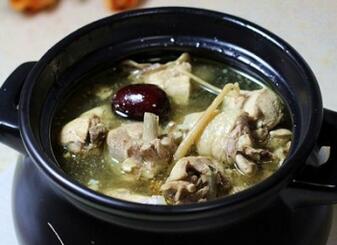 坐月子能吃党参鸡汤吗