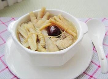 坐月子能吃党参鸡汤吗