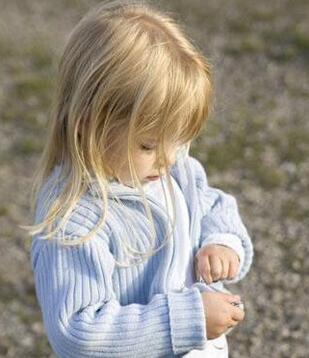 宝宝多大可以自己穿衣服 如何教宝宝穿脱衣服