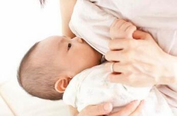 婴儿吃奶时咳嗽怎么回事