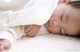 婴儿吃奶时咳嗽怎么回事