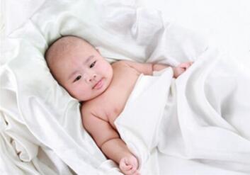 2个月宝宝放屁多是怎么回事