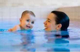 婴儿游泳的5大好处