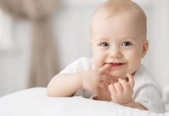 10个月宝宝发育指标标准