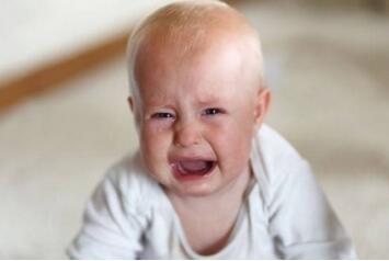 宝宝晚上哭闹是怎么回事