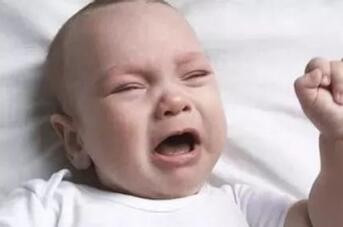 宝宝晚上睡觉哭闹怎么办