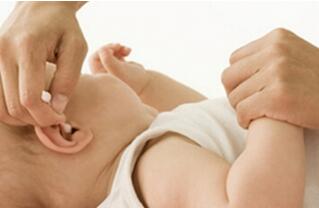 宝宝耳屎多是怎么回事