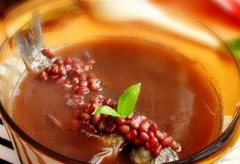 坐月子吃的鲫鱼汤怎么做 鲫鱼汤的做法大全