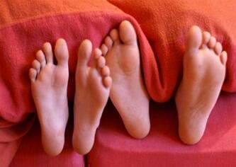 大姨妈来了做床事会咋 月经期同房的危害