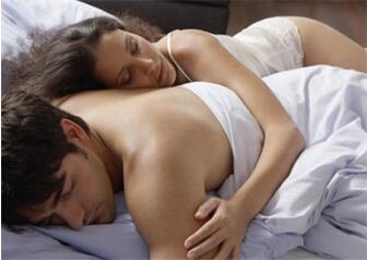 大姨妈来了做床事会咋 月经期同房的危害