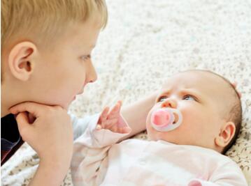 婴儿安抚奶嘴什么时候用