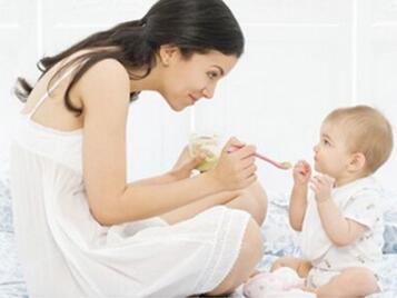 五个月宝宝吃奶量一天吃多少正常