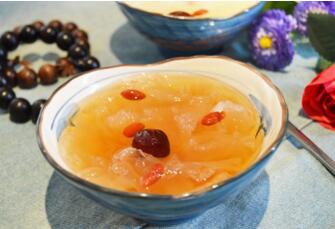 小孩可以喝银耳红枣汤吗