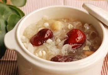 小孩可以喝银耳红枣汤吗