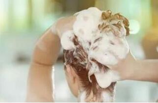 来月经可以洗头吗