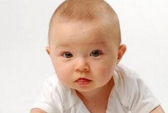 宝宝耳朵后面长了个疙瘩是怎么回事