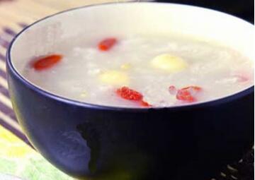 六款适合孕妇吃的营养银耳汤