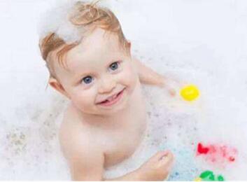 新生儿洗澡需要每天洗吗