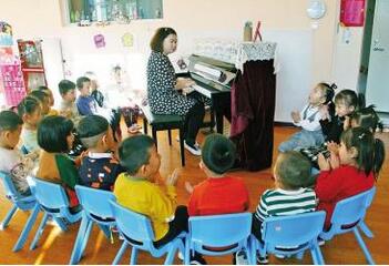 幼儿园大班超级歌会音乐教案