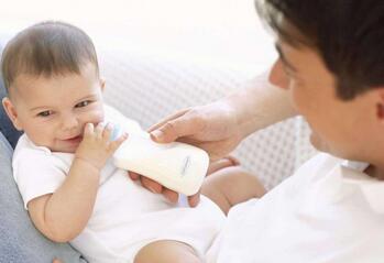 两岁宝宝睡前喝奶好吗