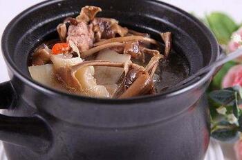 坐月子吃花胶的做法