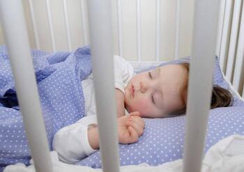 婴儿什么时候用枕头好