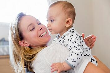 宝宝打嗝是怎么回事 怎么办