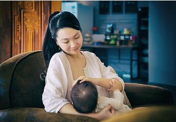 妈妈奶水不足怎么办？和乳房大小有关吗